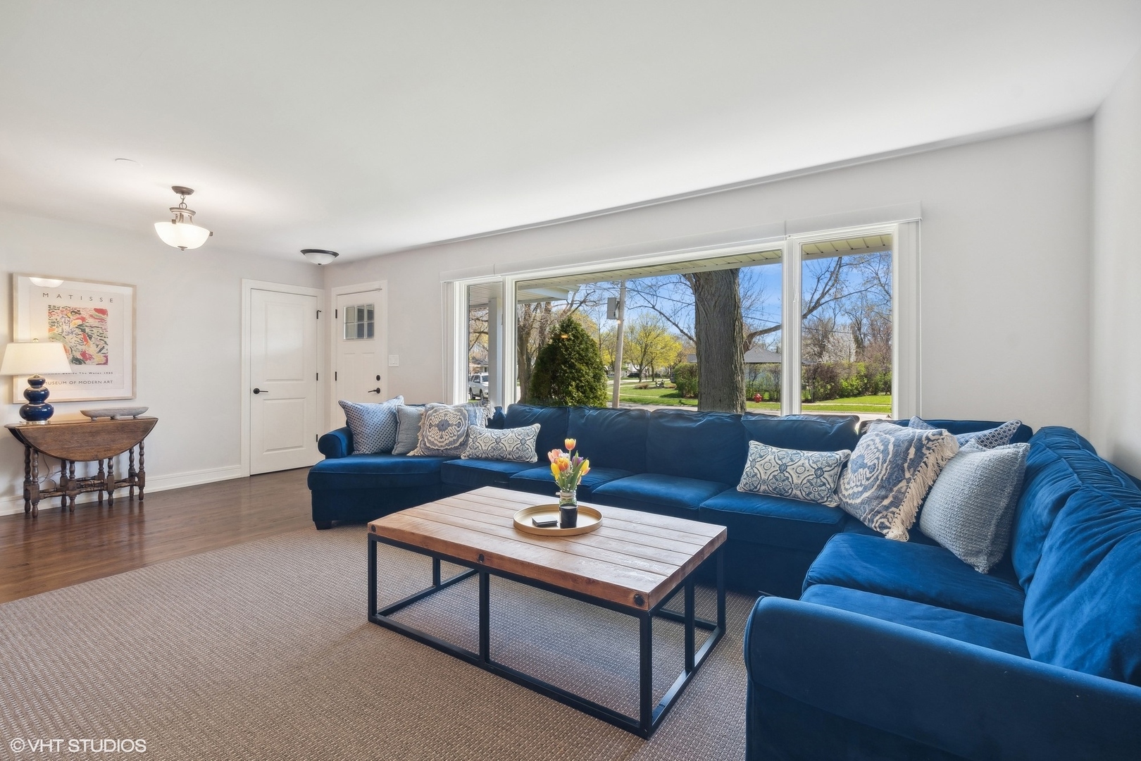 269 Riverside Drive Northfield, IL 60093 - Photo 4 of 28 a living room with furniture and a large window