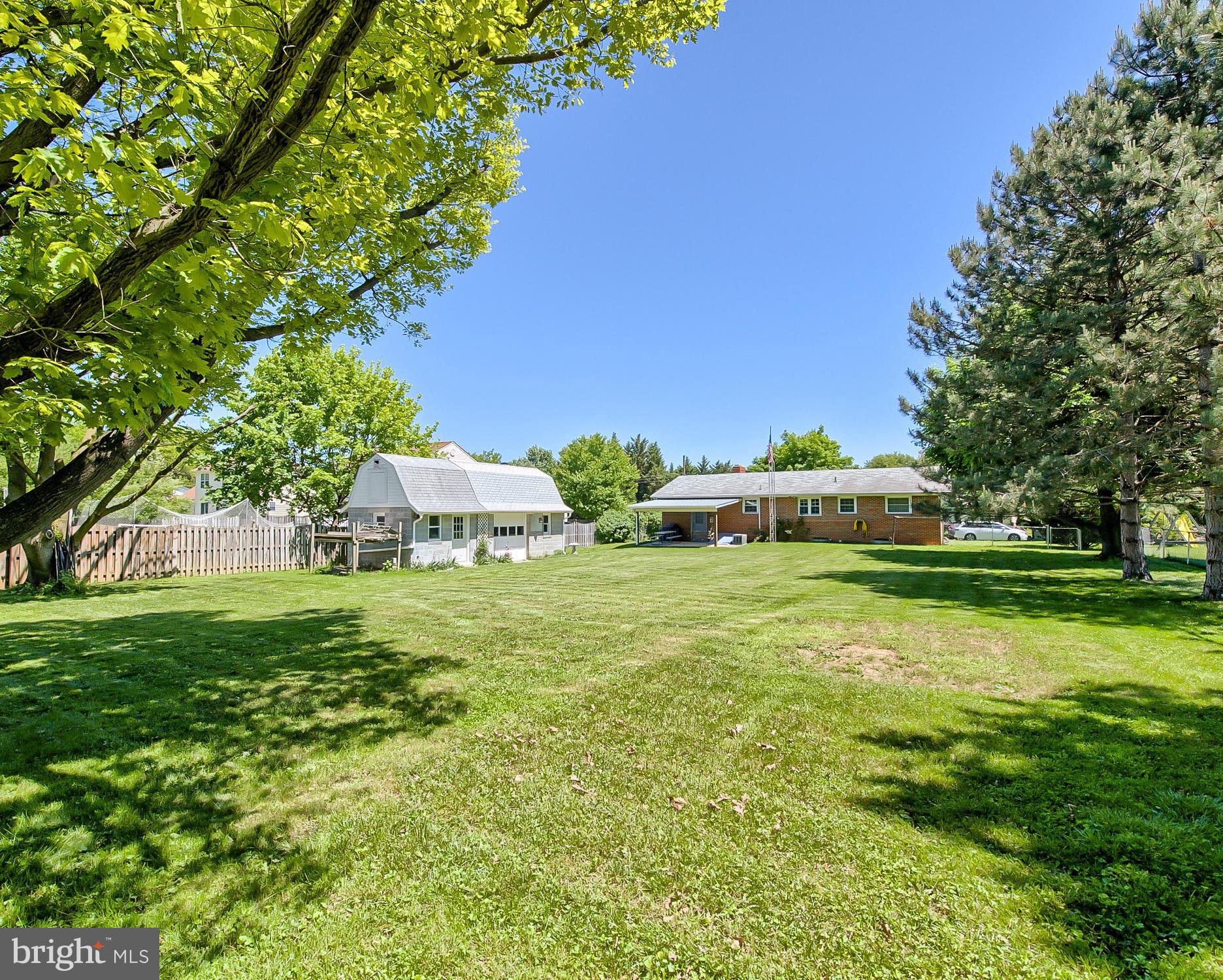 6502 Monarch Road Frederick, MD 21703 - Photo 25 of 30 Beautiful Well Manicured Lawn!