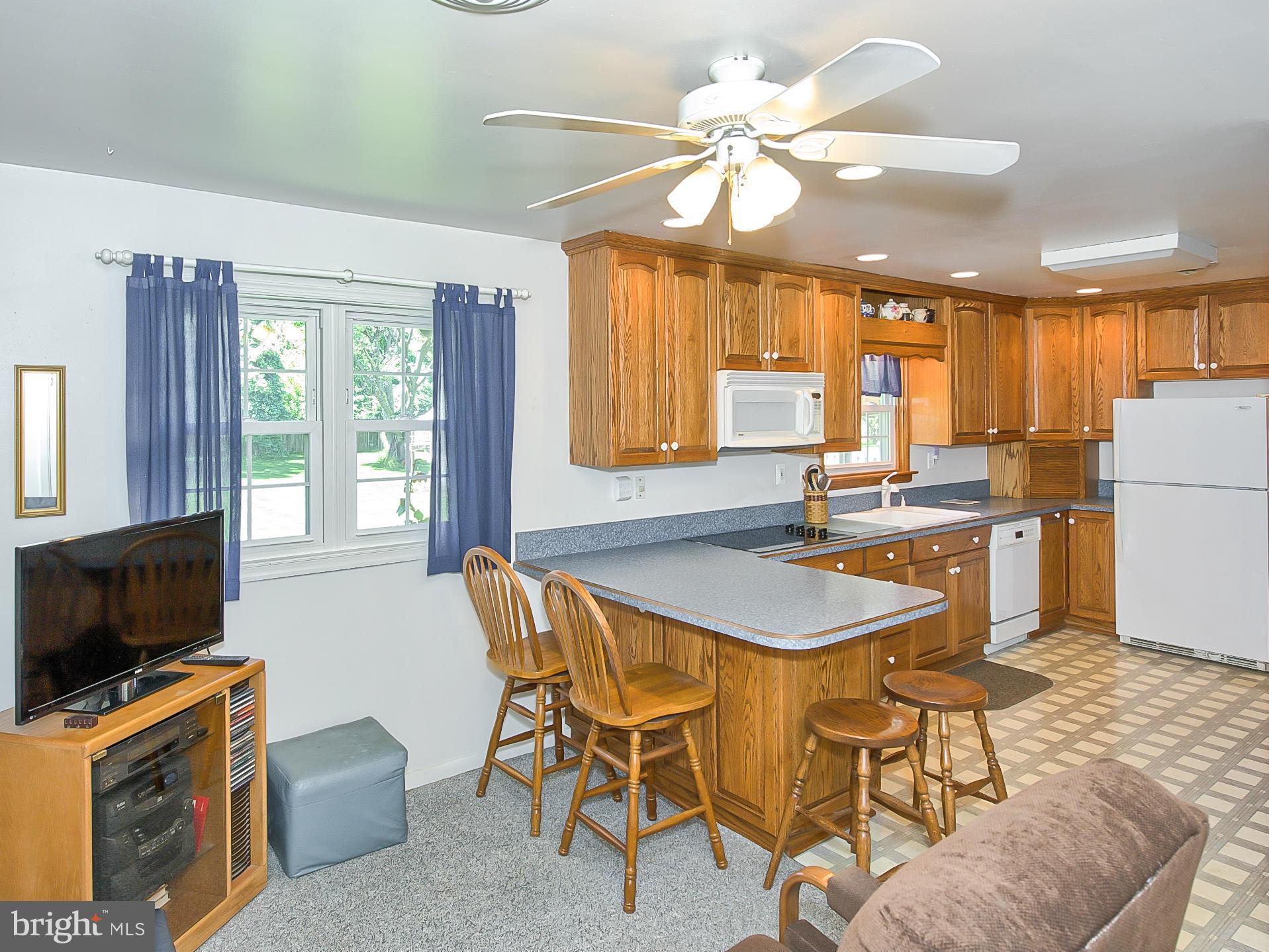 6502 Monarch Road Frederick, MD 21703 - Photo 6 of 30 Bar area, Sitting area