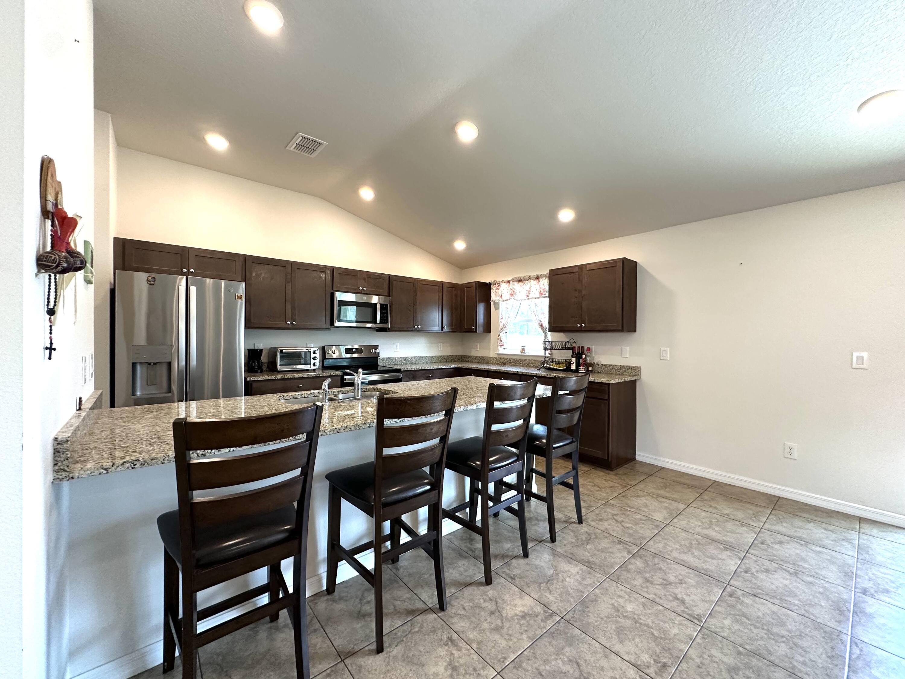 15211 Southwest 65th Ter Road Ocala, FL 34473 - Photo 7 of 22 Wood Cabinets