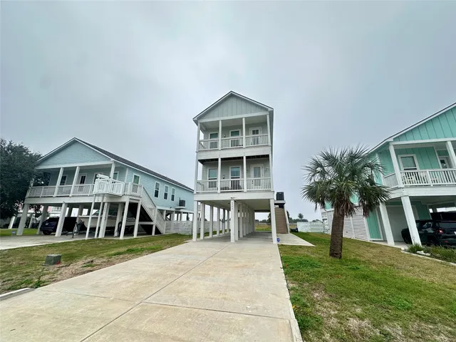 $3,600 | 2503 103rd Street, Galveston, TX 77554