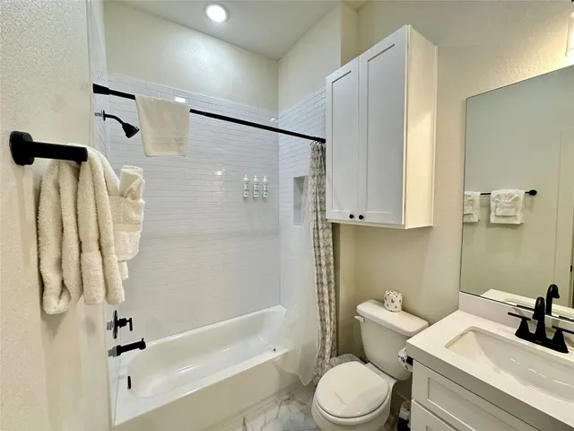 $3,600 | 2503 103rd Street, Galveston, TX 77554