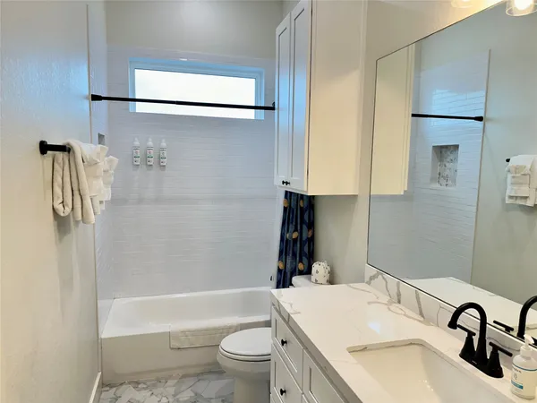 $3,600 | 2503 103rd Street, Galveston, TX 77554