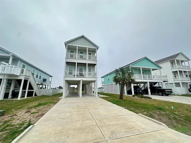 $3,600 | 2503 103rd Street, Galveston, TX 77554