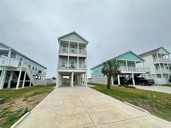 $3,600 | 2503 103rd Street, Galveston, TX 77554