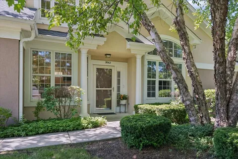 $575,000 | 3042 Lexington Lane, Unit 3R41, Glenview, IL 60026