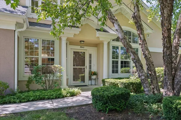 $575,000 | 3042 Lexington Lane, Unit 3R41, Glenview, IL 60026