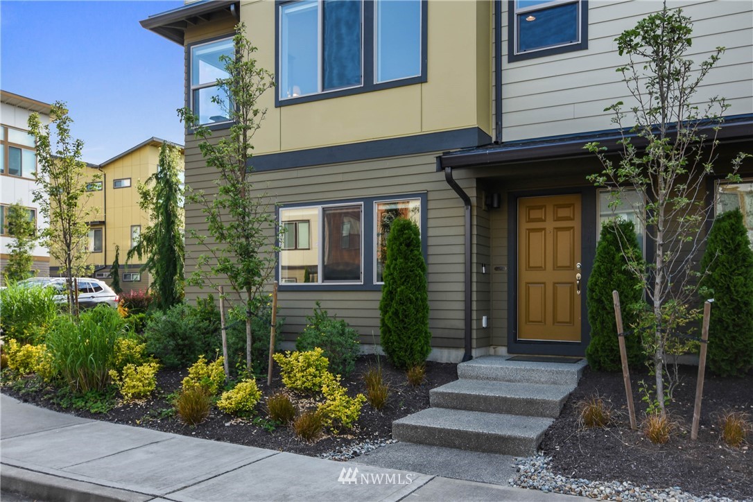 341 Chelan Avenue Northeast Renton, WA 98059 - Photo 2 of 22