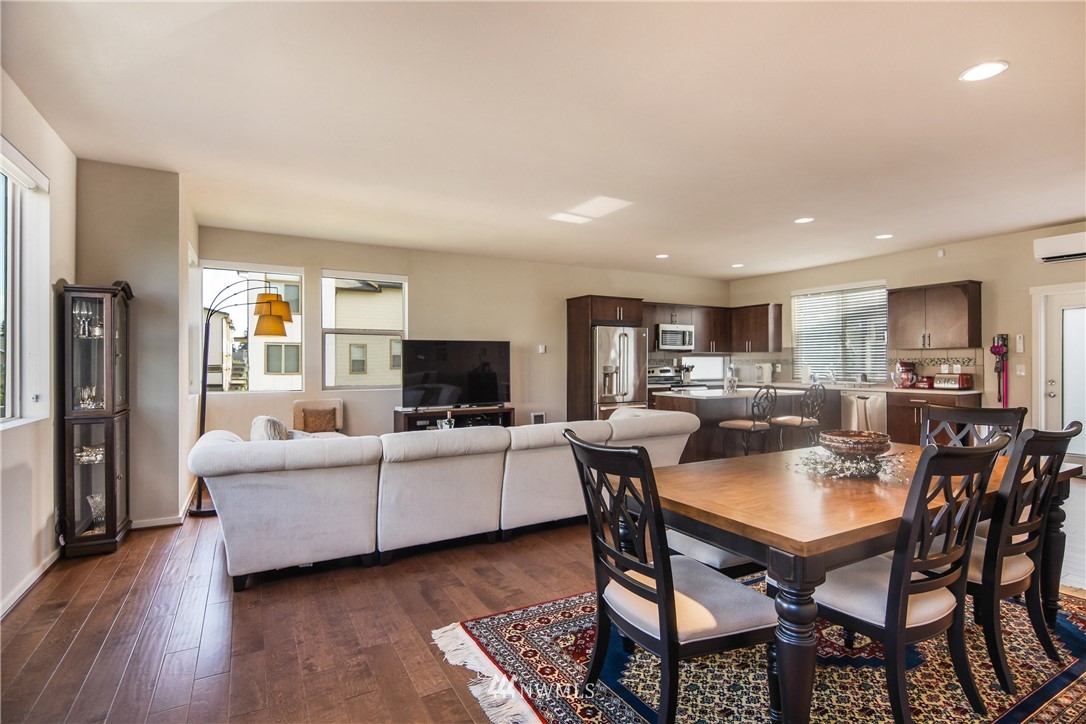 341 Chelan Avenue Northeast Renton, WA 98059 - Photo 11 of 22