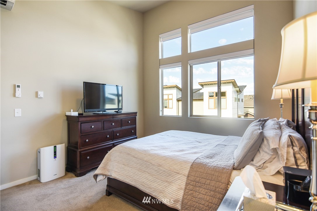 341 Chelan Avenue Northeast Renton, WA 98059 - Photo 13 of 22