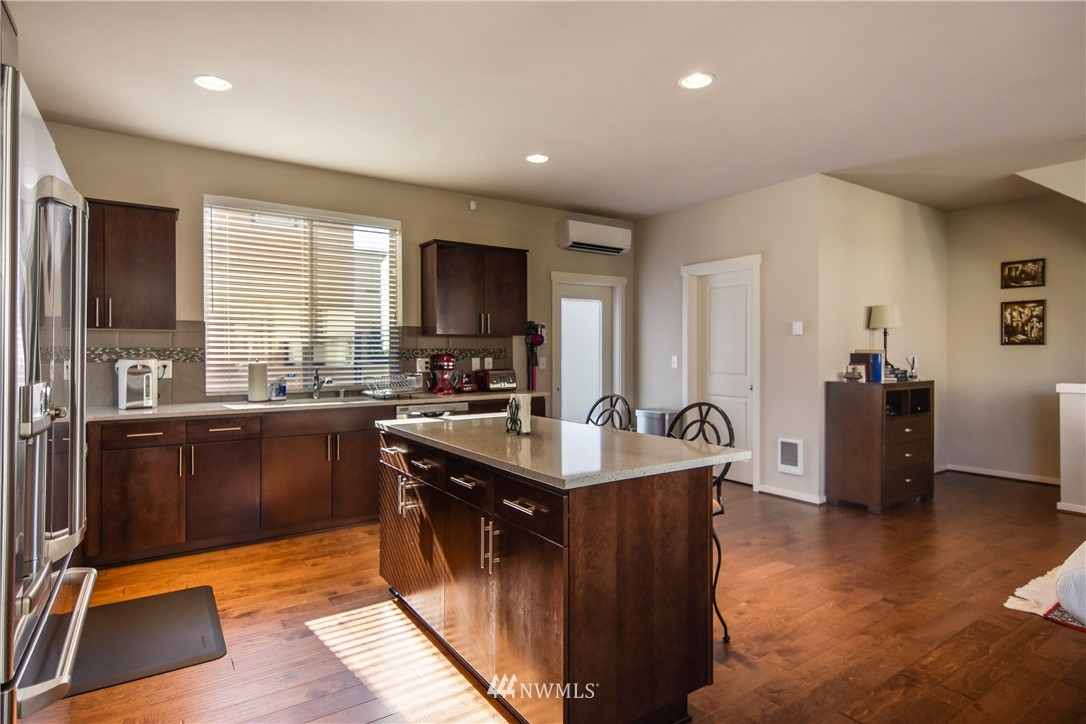341 Chelan Avenue Northeast Renton, WA 98059 - Photo 6 of 22
