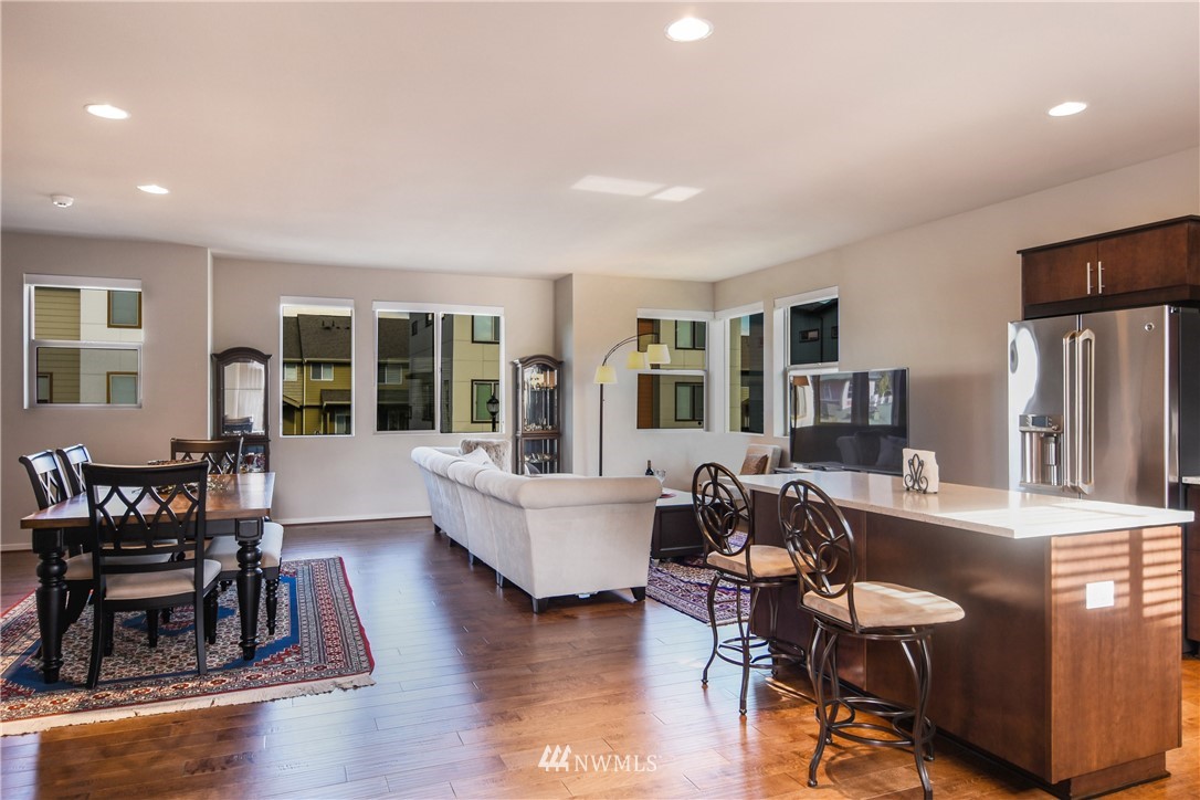 341 Chelan Avenue Northeast Renton, WA 98059 - Photo 7 of 22