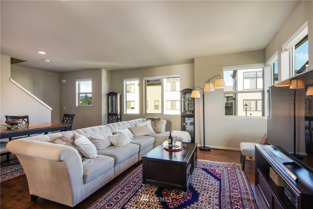 341 Chelan Avenue Northeast Renton, WA 98059 - Photo 8 of 22