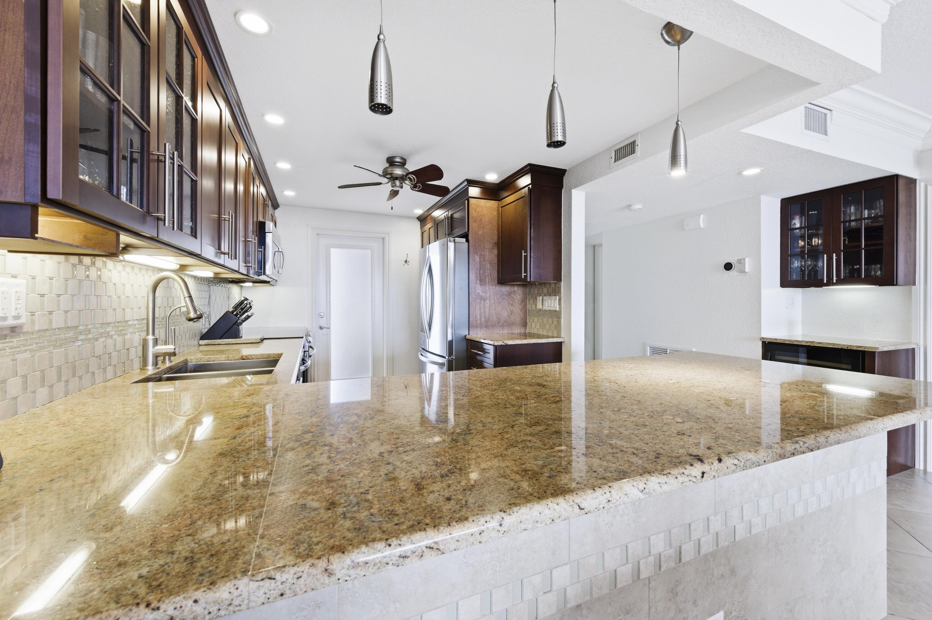 3000 Northeast 48th Court, Unit 406 Lighthouse Point, FL 33064 - Photo 4 of 34 3000_NE_48th_Ct_406_Lighthouse_Point_010