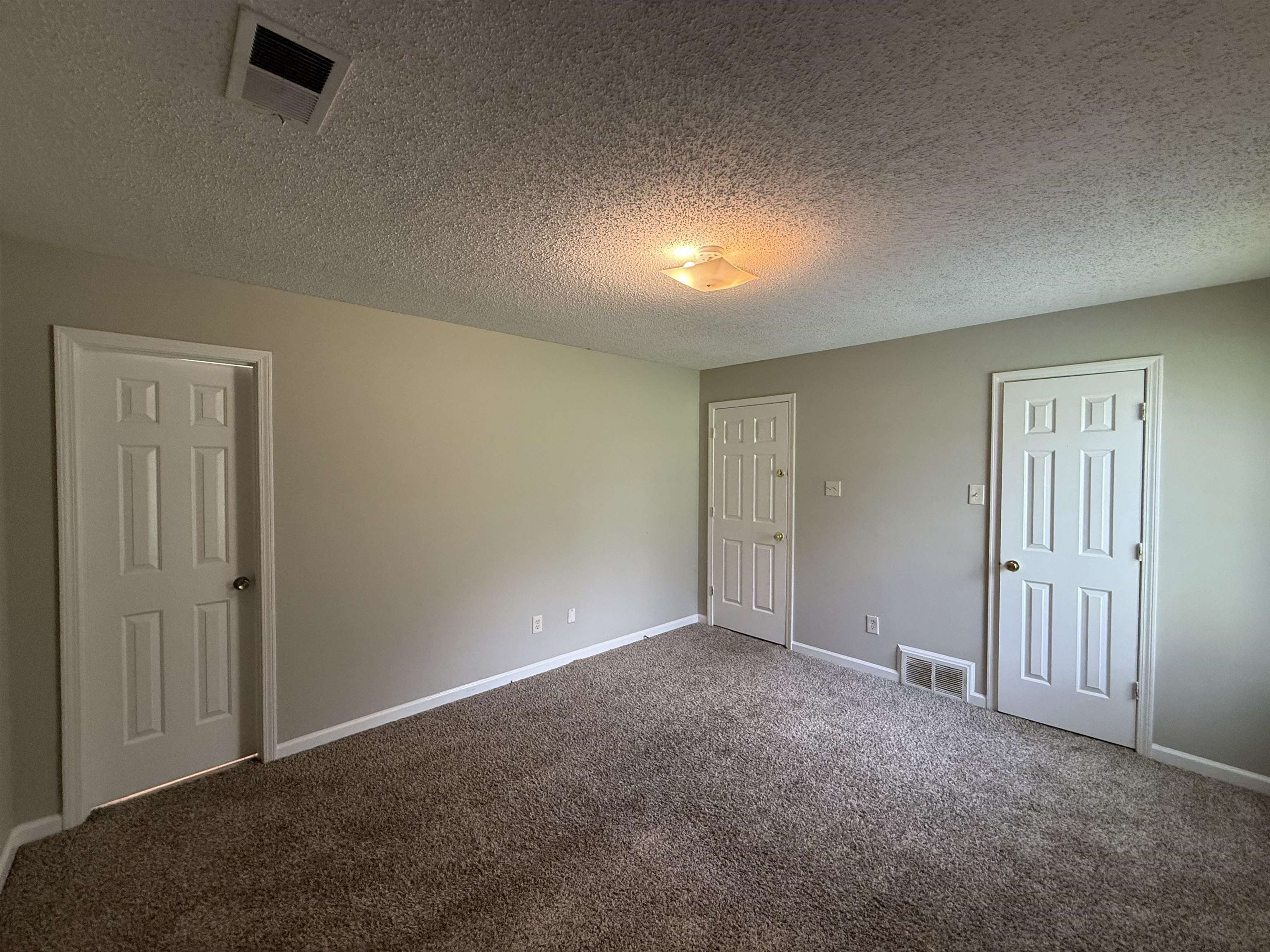 6420 Saginaw Road Memphis, TN 38134 - Photo 28 of 38 Neutral-toned walls complement the textured ceiling