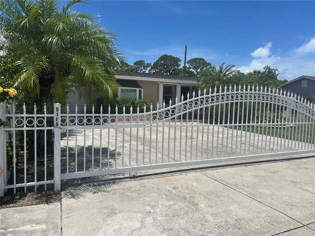 a view of a house with backyard and porch