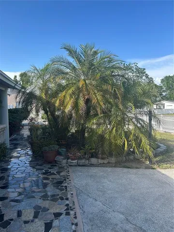 a view of a livingroom with furniture