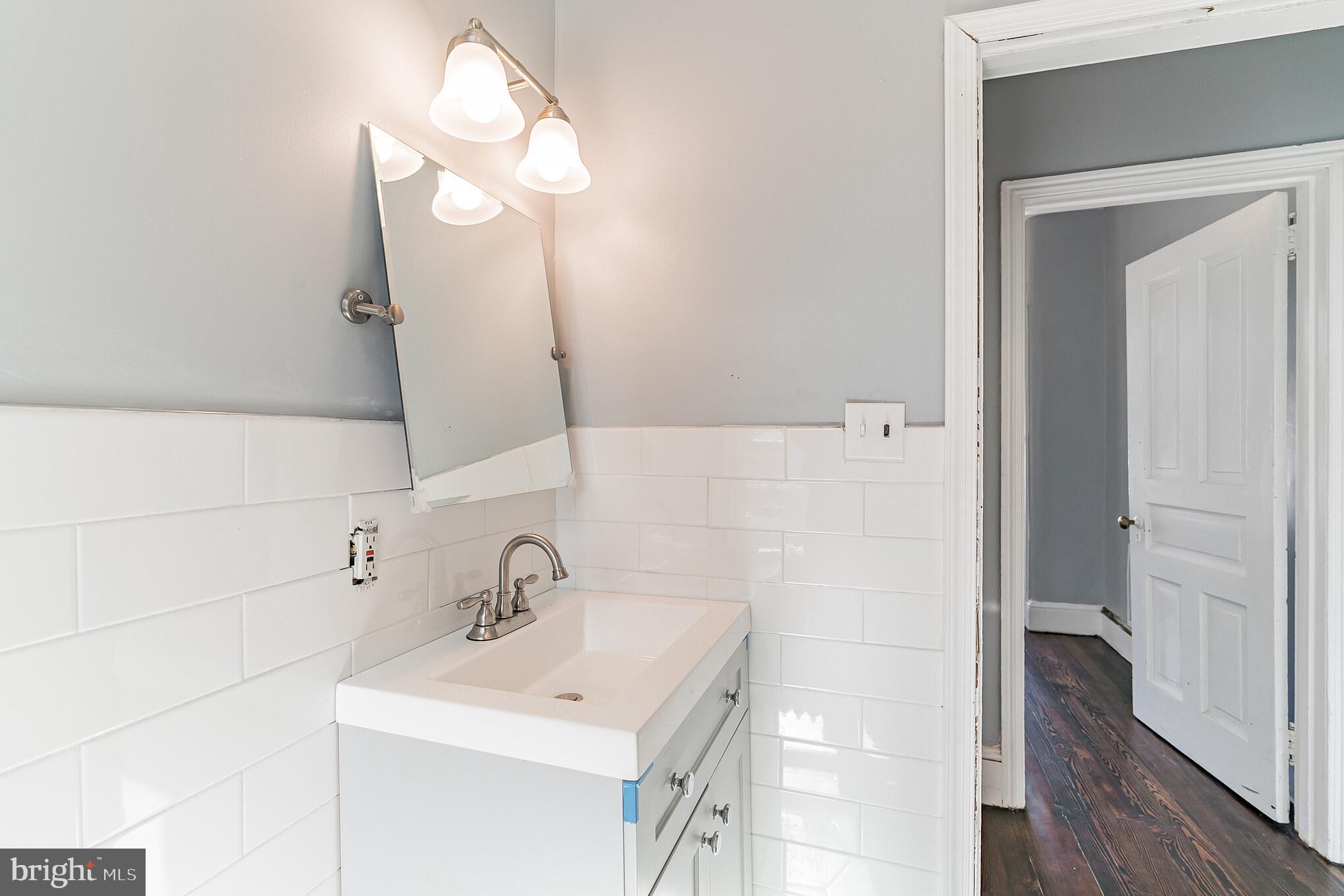 226 Carson Street Philadelphia, PA 19127 - Photo 27 of 40 Bathroom