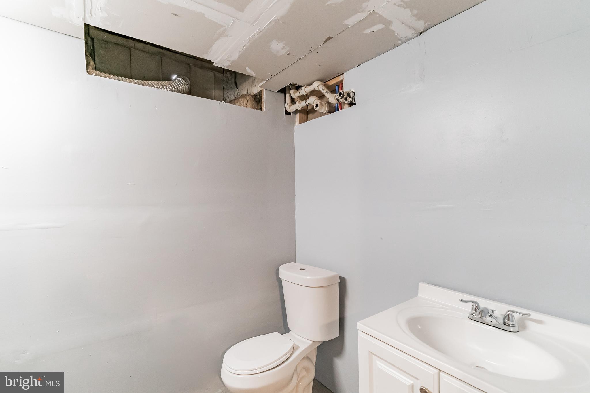 226 Carson Street Philadelphia, PA 19127 - Photo 38 of 40 Bathroom 2