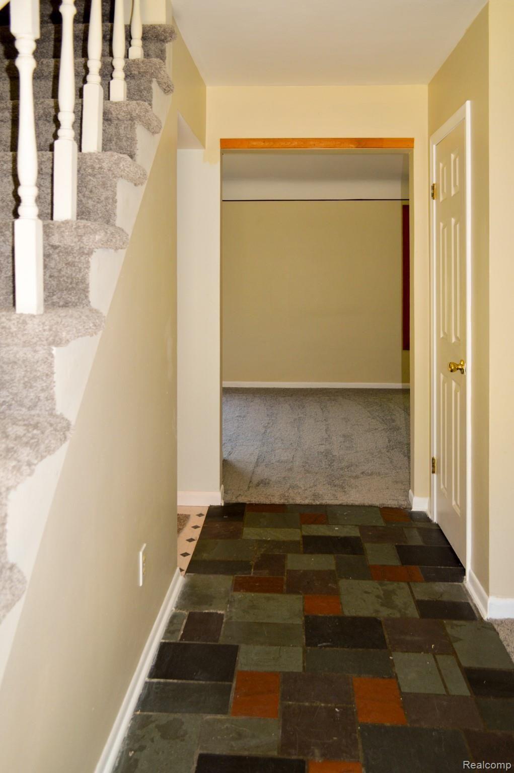 9352 Carpenter Road Flushing, MI 48433 - Photo 8 of 22 DSC_7054.jpg