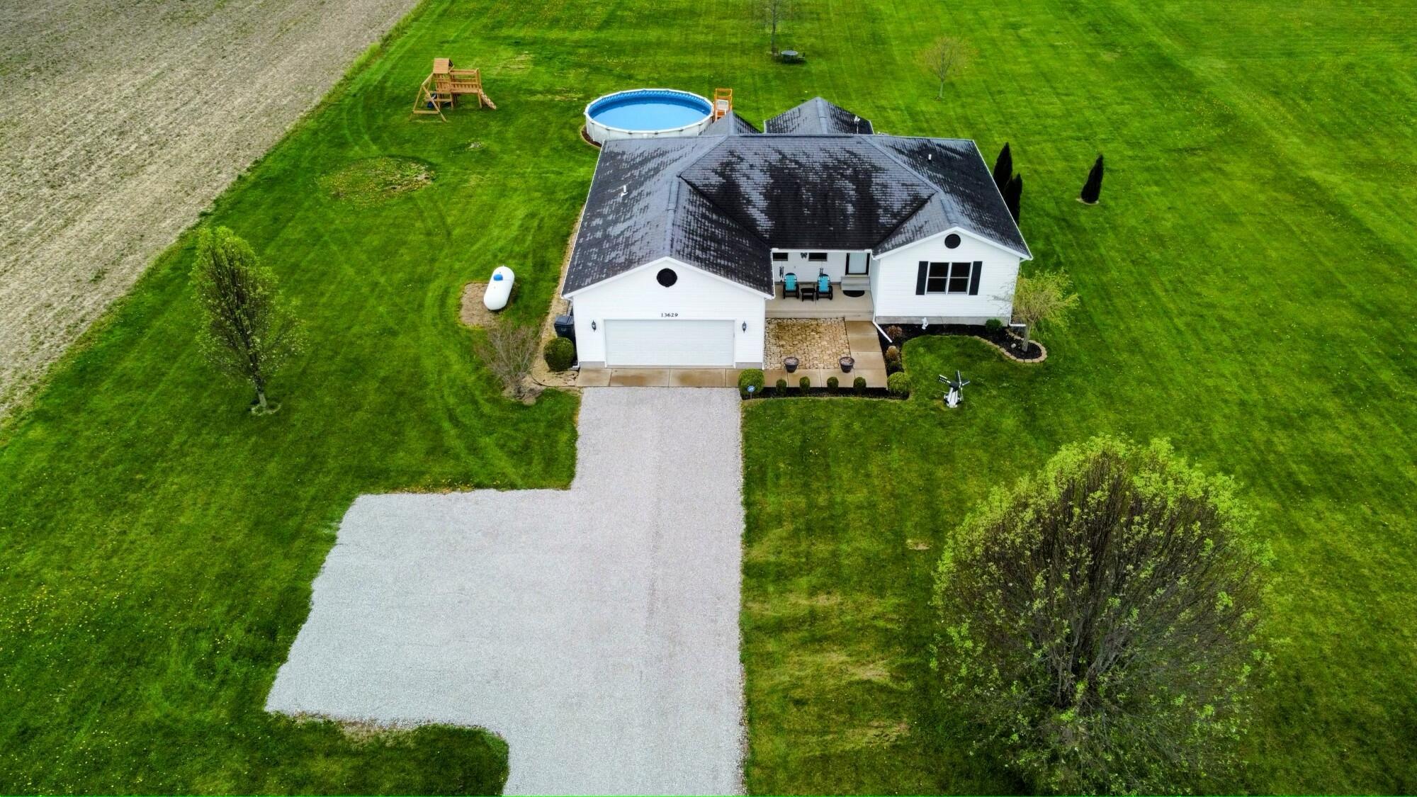 13629 Hoover Road Ashville, OH 43103 - Photo 25 of 25 front driveway