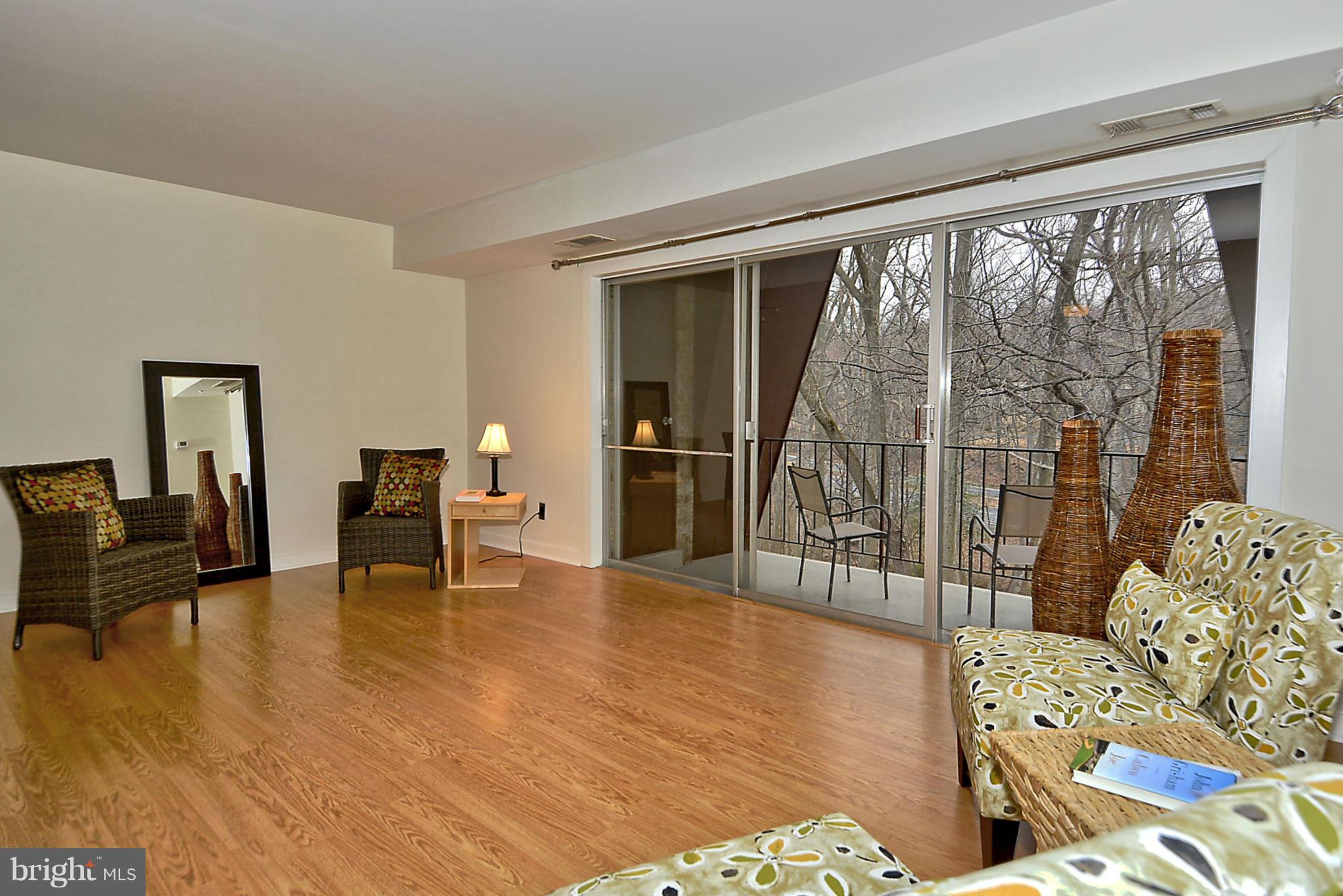 11600 Vantage Hill Road, Unit 22C Reston, VA 20190 - Photo 4 of 30 Living Room