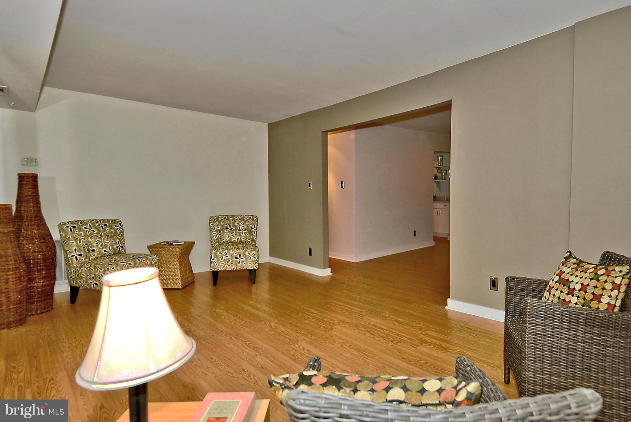 11600 Vantage Hill Road, Unit 22C Reston, VA 20190 - Photo 9 of 30 Living Room