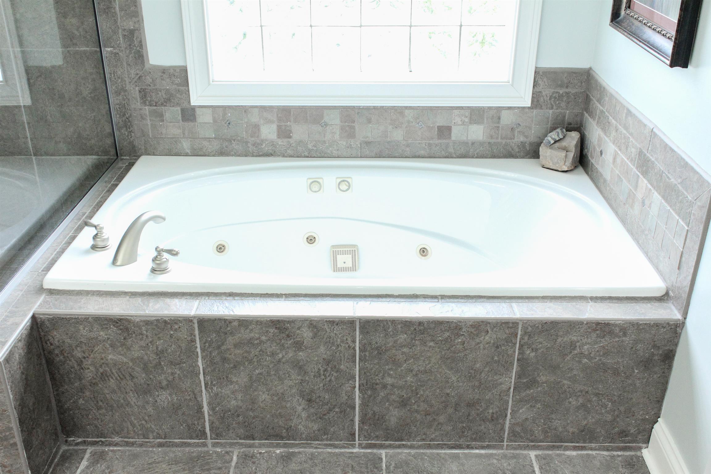 5411 Sherrington Road Murfreesboro, TN 37128 - Photo 9 of 30 Master Jetted Tub