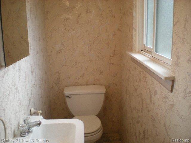 8140 Busko Court Warren, MI 48093 - Photo 10 of 20 DSCN7678.JPG