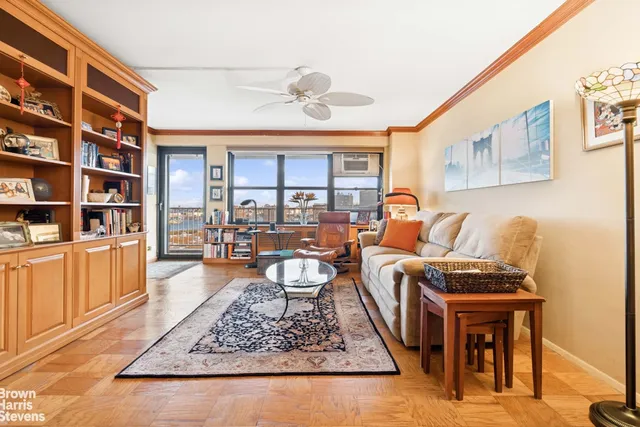 $929,000 | 264 East Broadway, Unit C1905 | Lower East Side