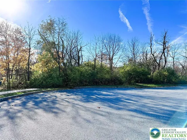 a view of a tennis court