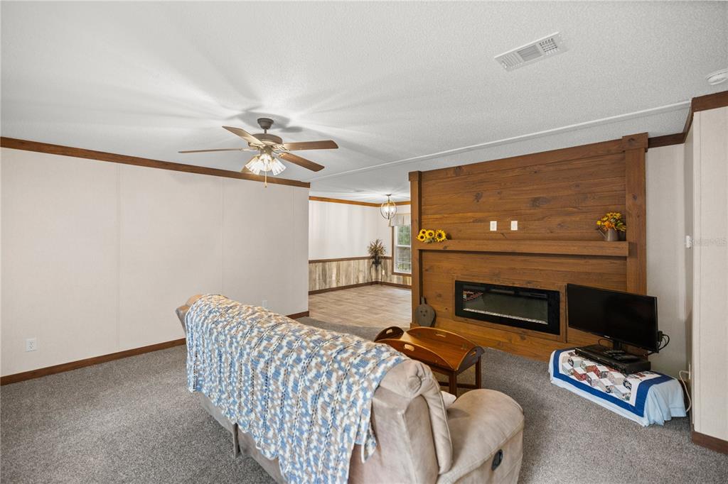 22401 Northwest 91st Court Road Micanopy, FL 32667 - Photo 2 of 32 Living Room