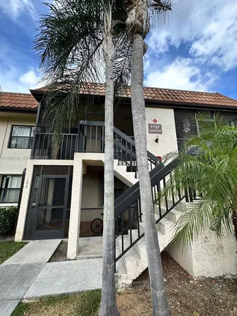 $2,400 | 7137 Golf Colony Court, Unit 202, Lake Worth, FL 33467