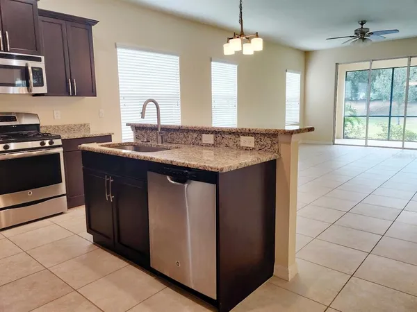 $2,795 | 12256 Longview Lake Circle, Bradenton, FL 34211