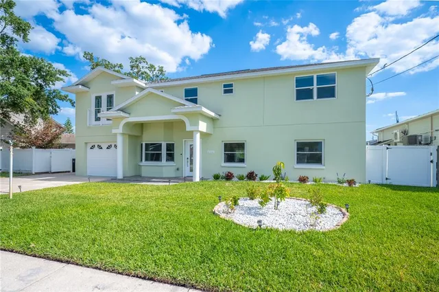 $2,100,000 | 8704 Bay Crest Lane, Tampa, FL 33615