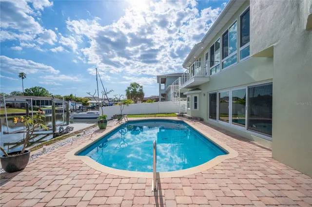 $2,100,000 | 8704 Bay Crest Lane, Tampa, FL 33615