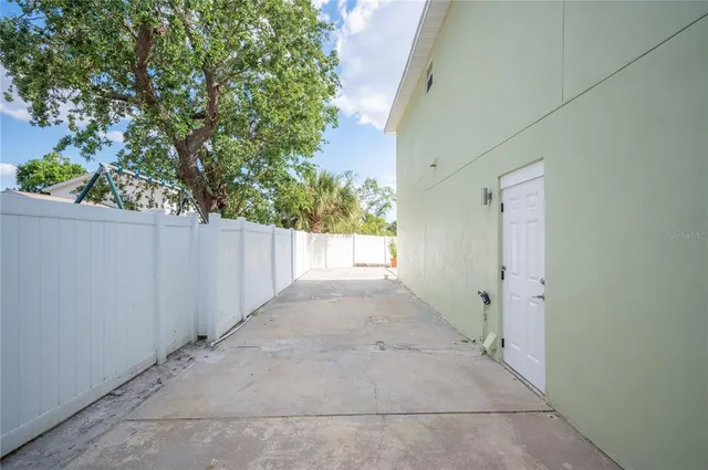 $2,100,000 | 8704 Bay Crest Lane, Tampa, FL 33615