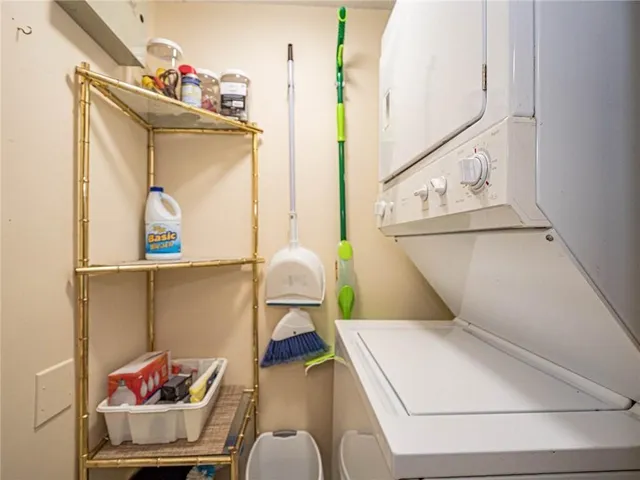 $220,000 | 1590 South 42ND Circle, Unit 106, Vero Beach, FL 32967