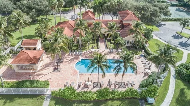 $220,000 | 1590 South 42ND Circle, Unit 106, Vero Beach, FL 32967