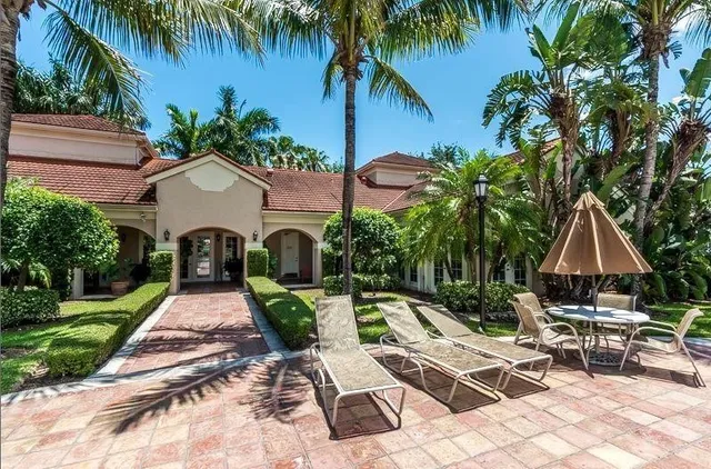 $220,000 | 1590 South 42ND Circle, Unit 106, Vero Beach, FL 32967