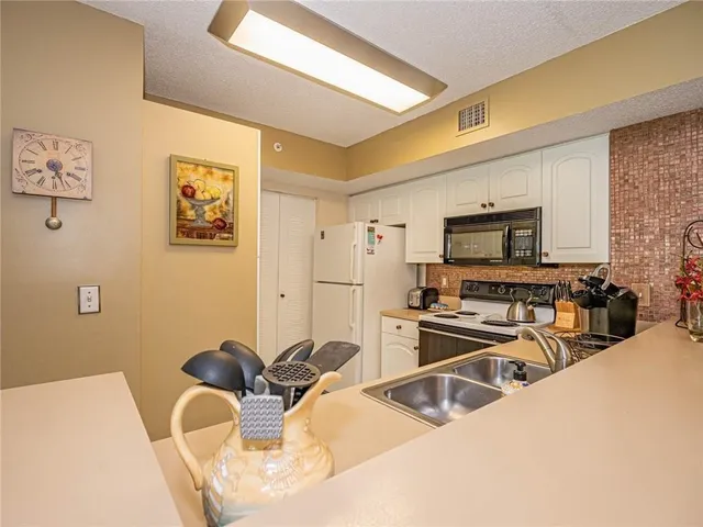 $220,000 | 1590 South 42ND Circle, Unit 106, Vero Beach, FL 32967