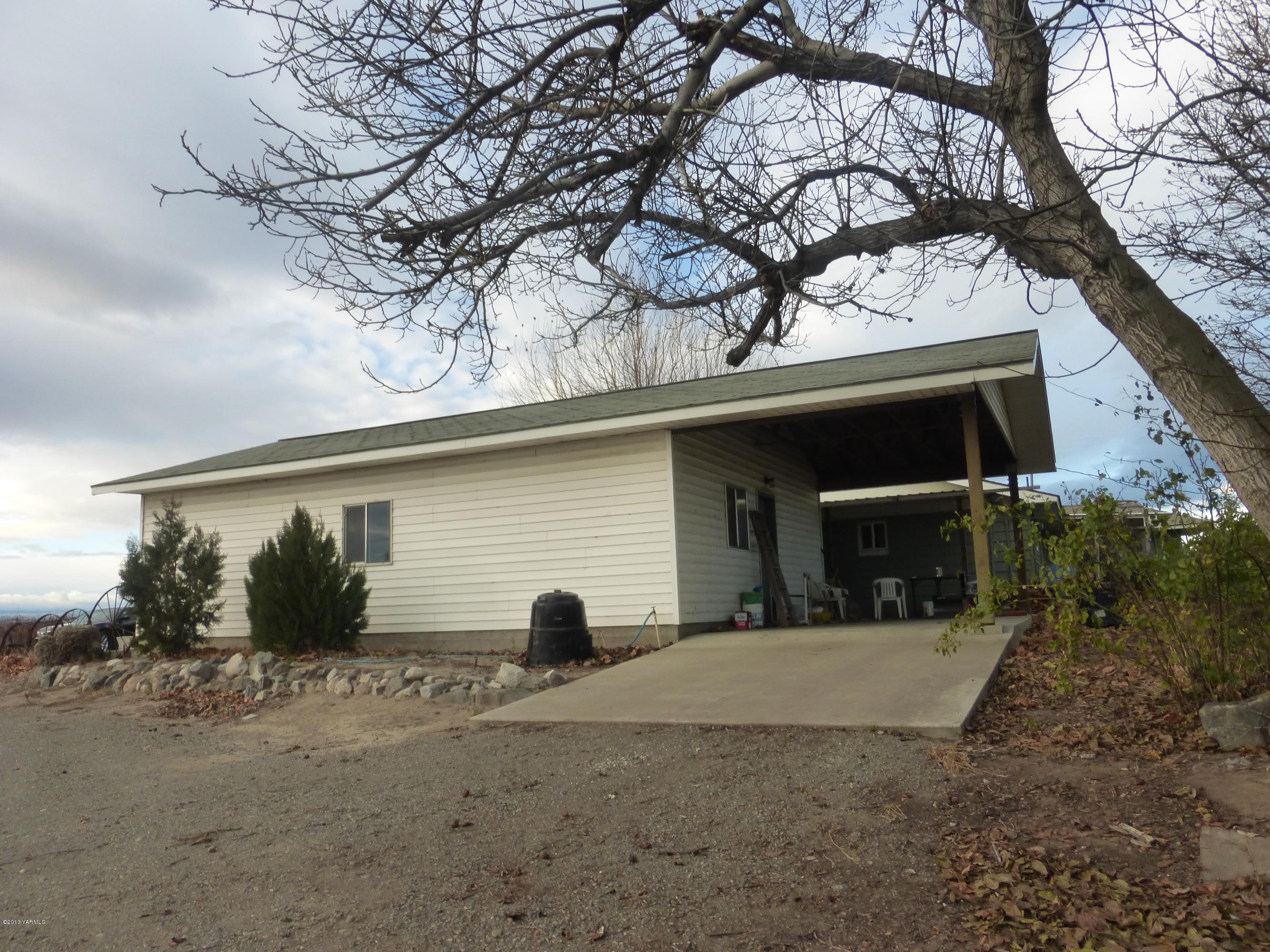 461 Barker Road Granger, WA 98932 - Photo 2 of 37 a view of a outdoor space with a tree