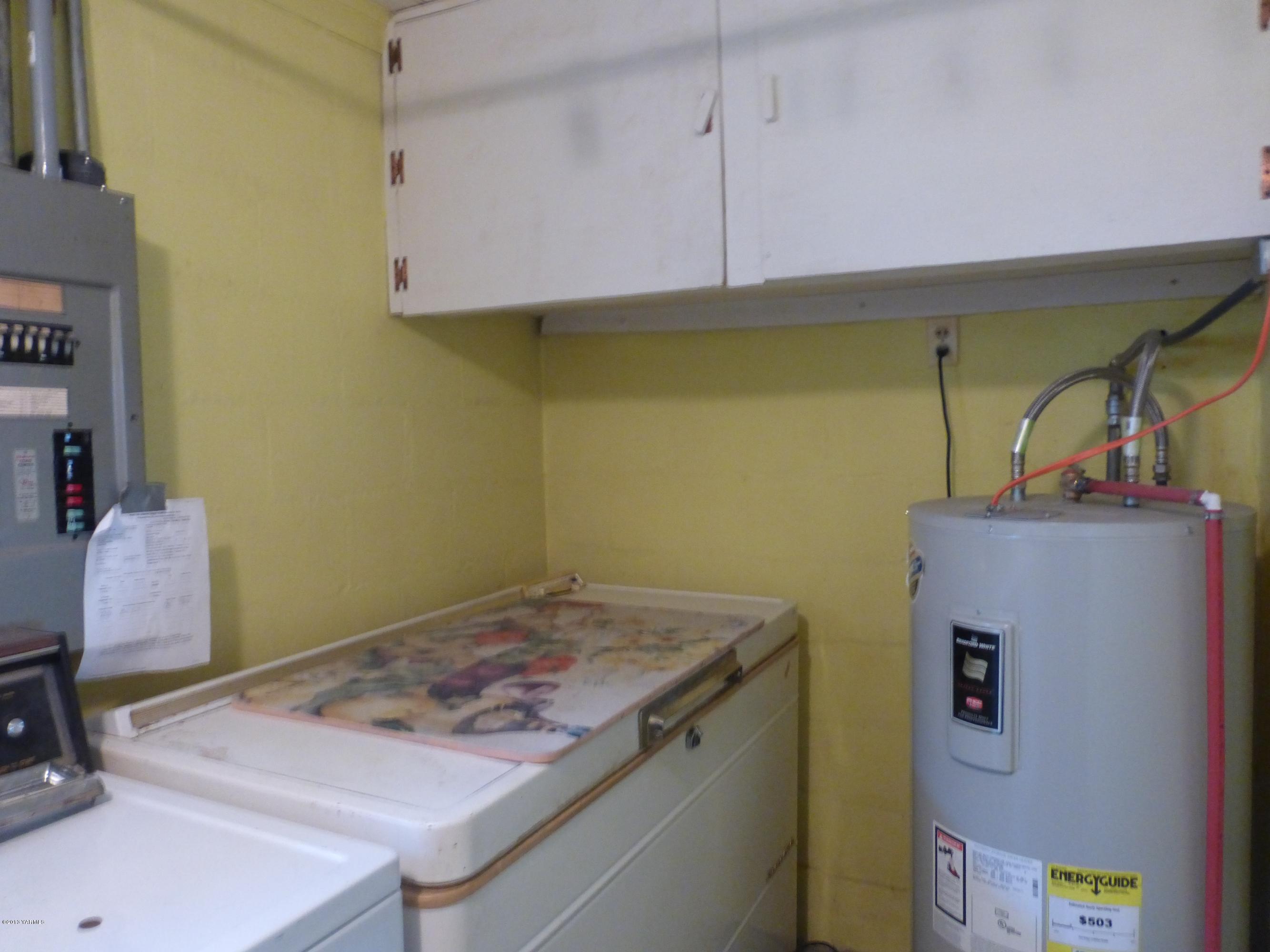 461 Barker Road Granger, WA 98932 - Photo 15 of 37 a room with cabinets and wooden floor