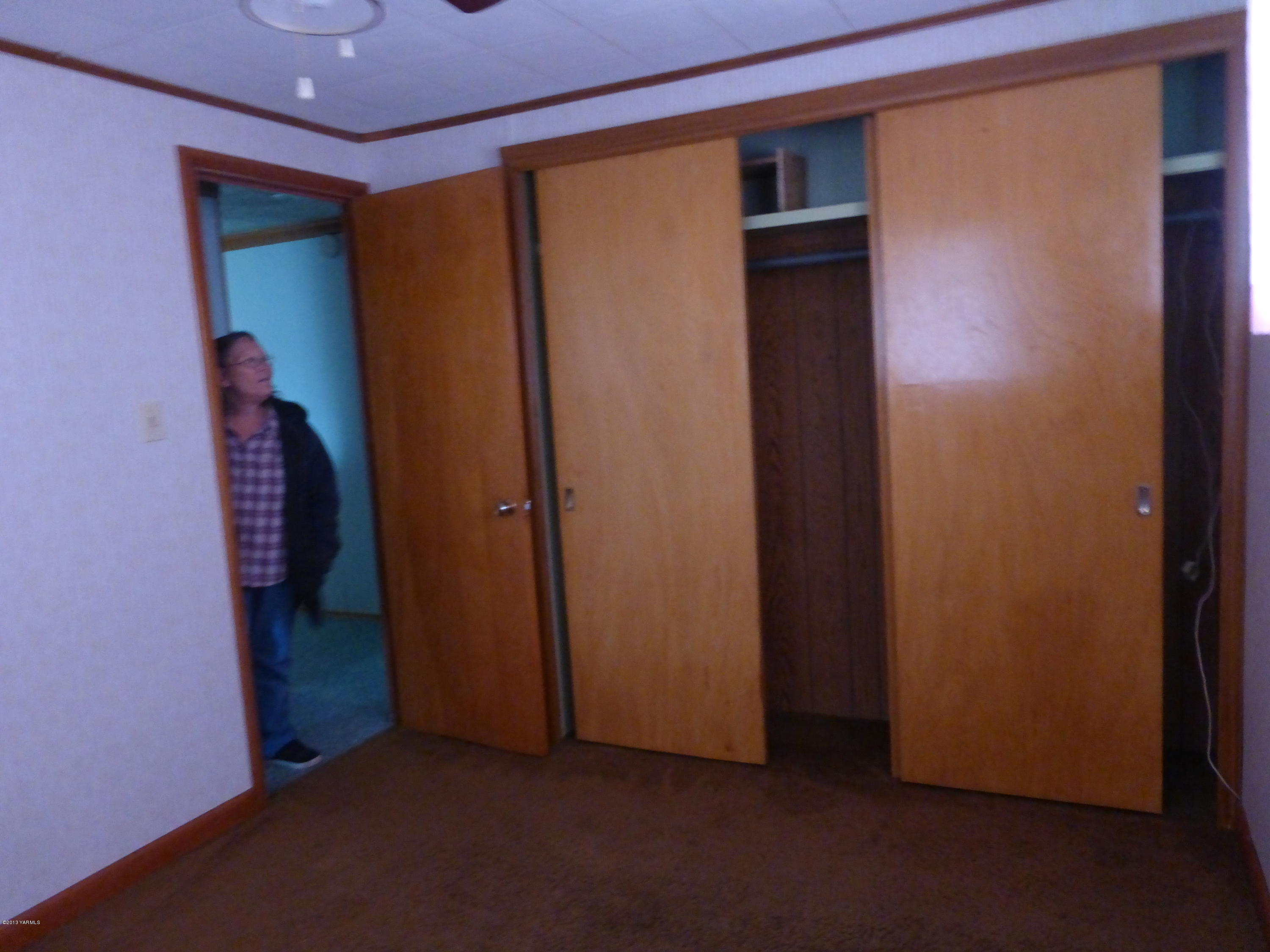 461 Barker Road Granger, WA 98932 - Photo 24 of 37 a view of hallway with stairs