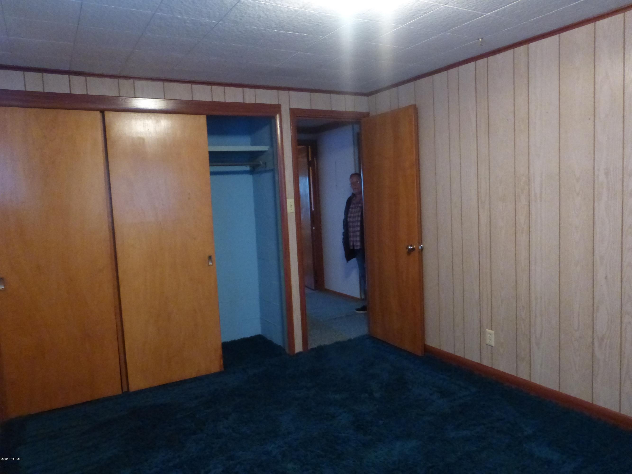 461 Barker Road Granger, WA 98932 - Photo 29 of 37 a view of empty room