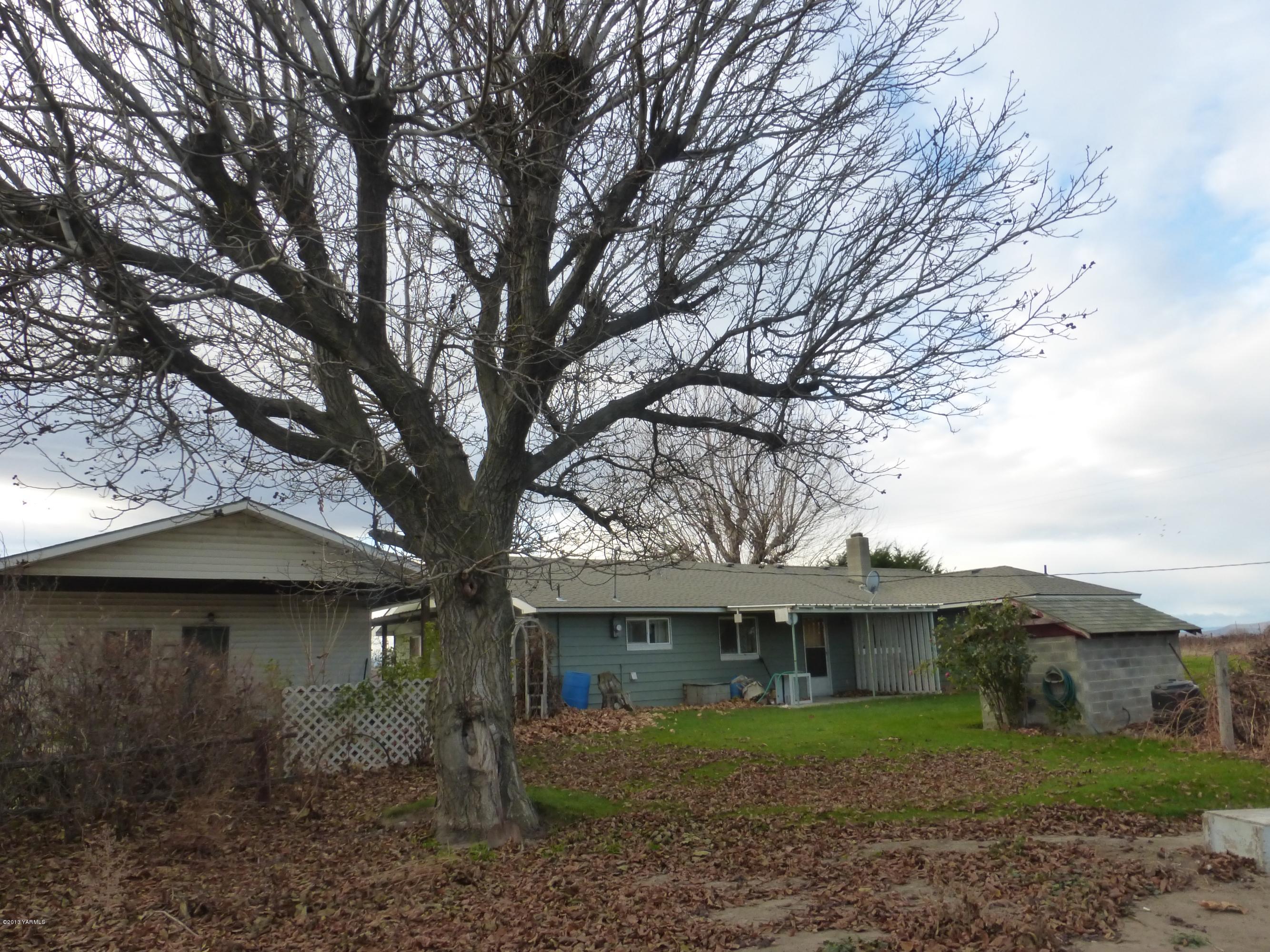 461 Barker Road Granger, WA 98932 - Photo 5 of 37 a view of a yard in front of a house with large trees