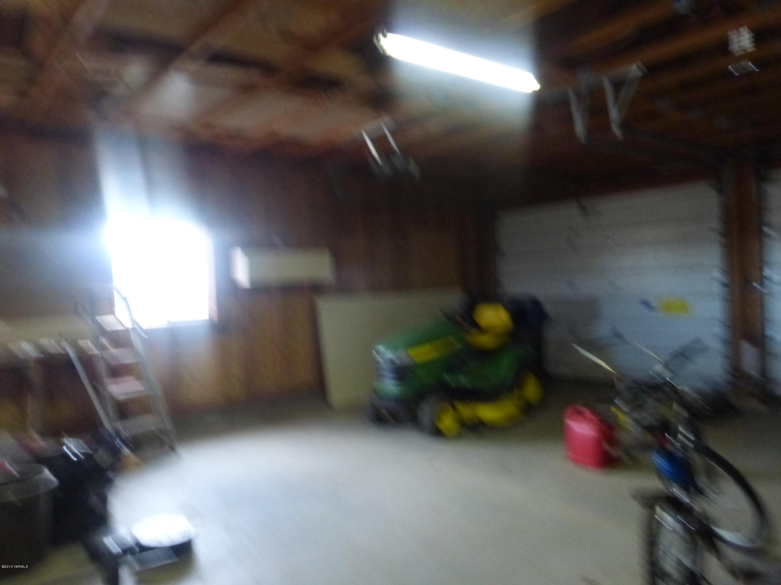 461 Barker Road Granger, WA 98932 - Photo 8 of 37