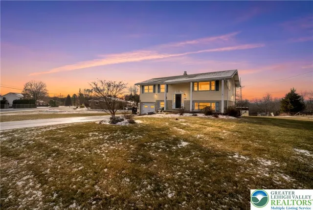 $359,900 | 3218 Highland Road, Orefield, PA 18069