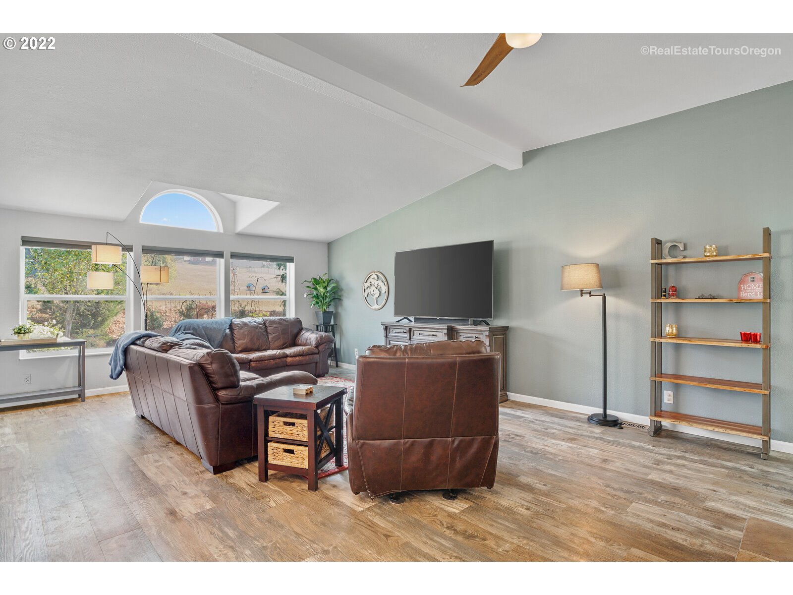 40374 Southwest Laurelwood Road Gaston, OR 97119 - Photo 5 of 29 Gallery Image 5