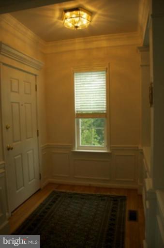 2483 Leyland Ridge Road Herndon, VA 20171 - Photo 13 of 28 Entrance / Foyer